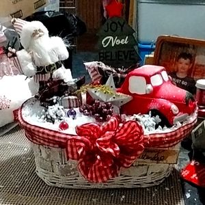 Primitive Christmas Baskets